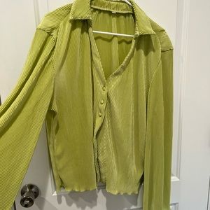 Green 3 buttoned top with flared sleeves